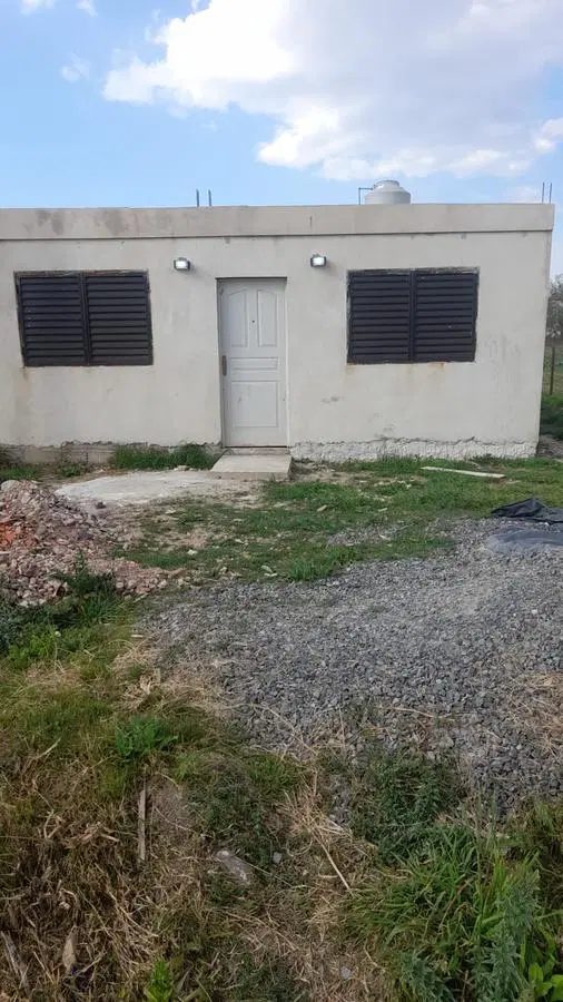 Casa en venta - 2 dormitorios 1 baño - 180 mts2 - Melchor Romero 2