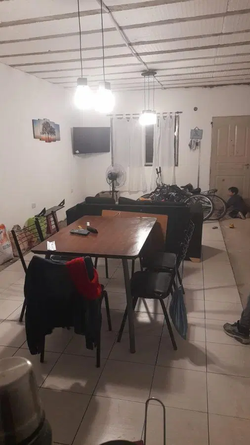 Casa en venta - 2 dormitorios 1 baño - 180 mts2 - Melchor Romero 5