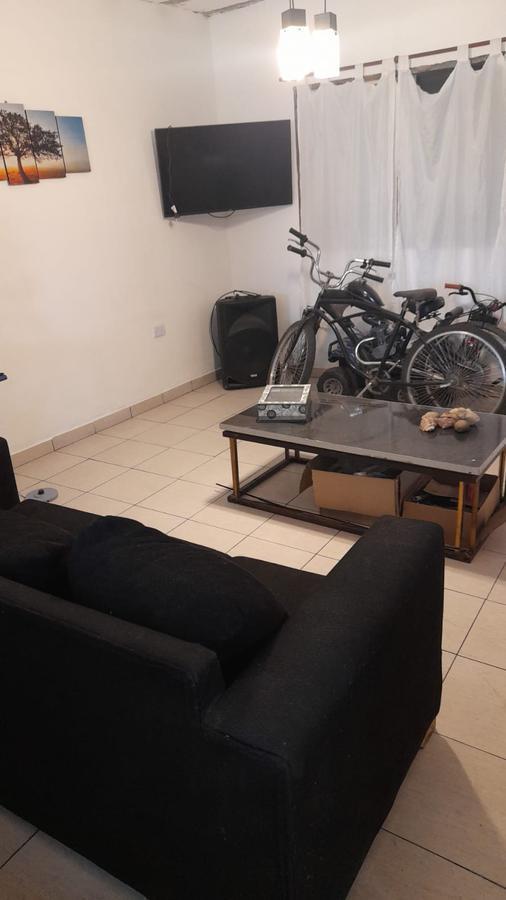 Casa en venta - 2 dormitorios 1 baño - 180 mts2 - Melchor Romero