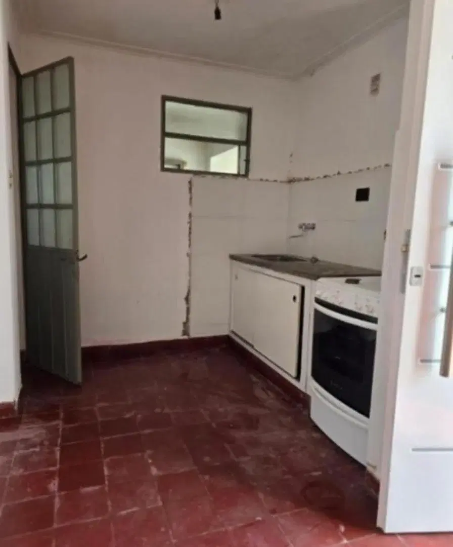 Casa en venta - 3 Dormitorios 1 Baño - Los Hornos 5