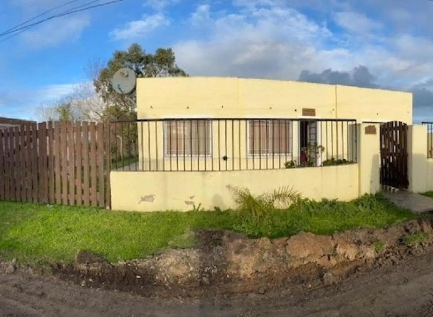 Casa en venta - 4 Dormitorios 2 Baños - Camet Norte 5