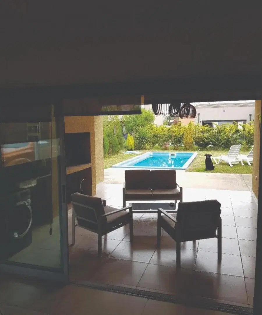 Casa en venta - 3 Dormitorios 4 Baños - Pilar 5