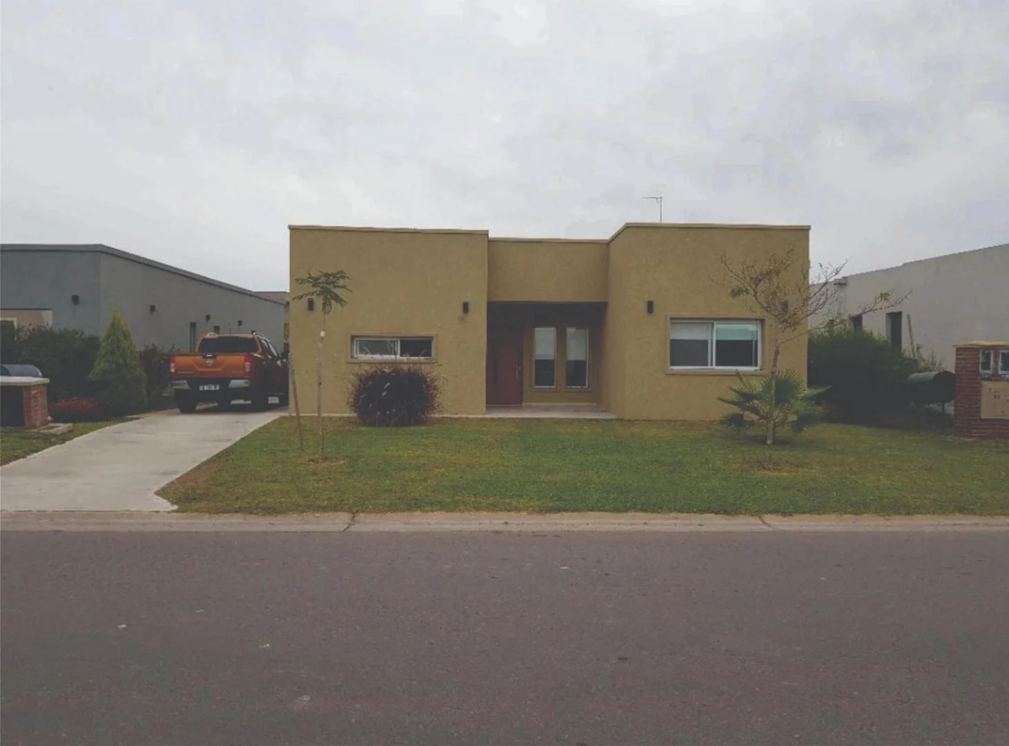 Casa en venta - 3 Dormitorios 4 Baños - Pilar