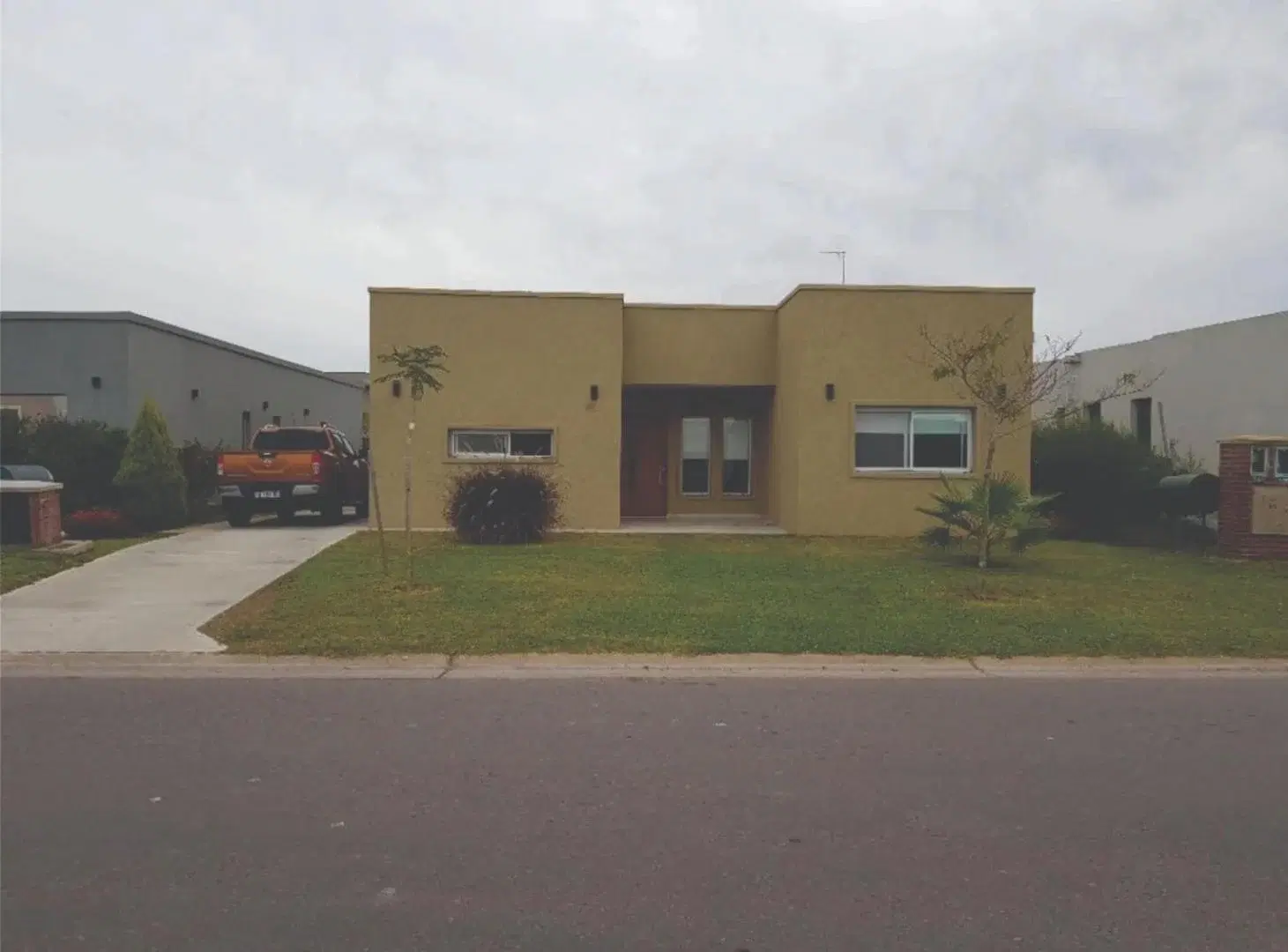 Casa en venta - 3 Dormitorios 4 Baños - Pilar 1