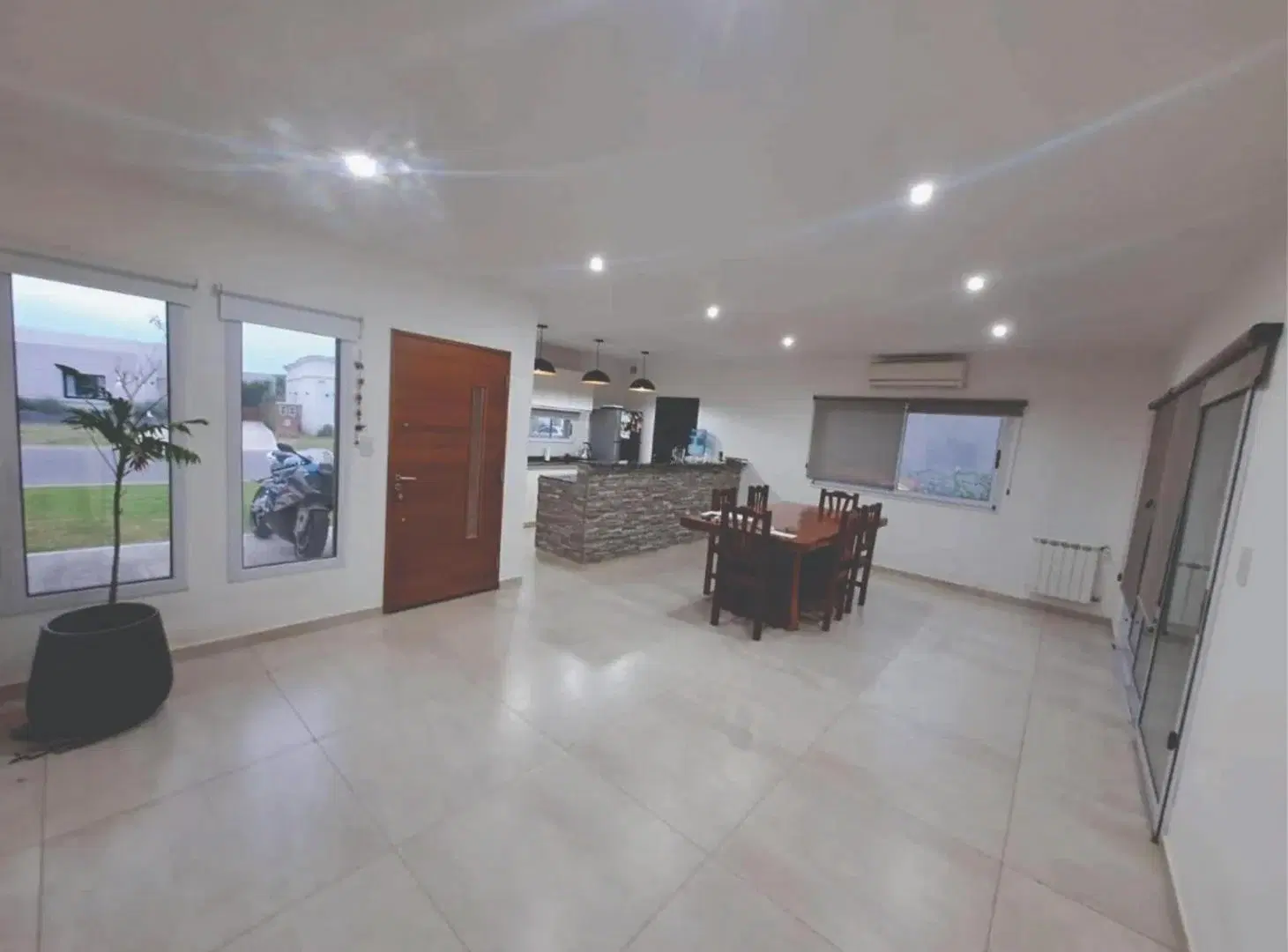 Casa en venta - 3 Dormitorios 4 Baños - Pilar 2