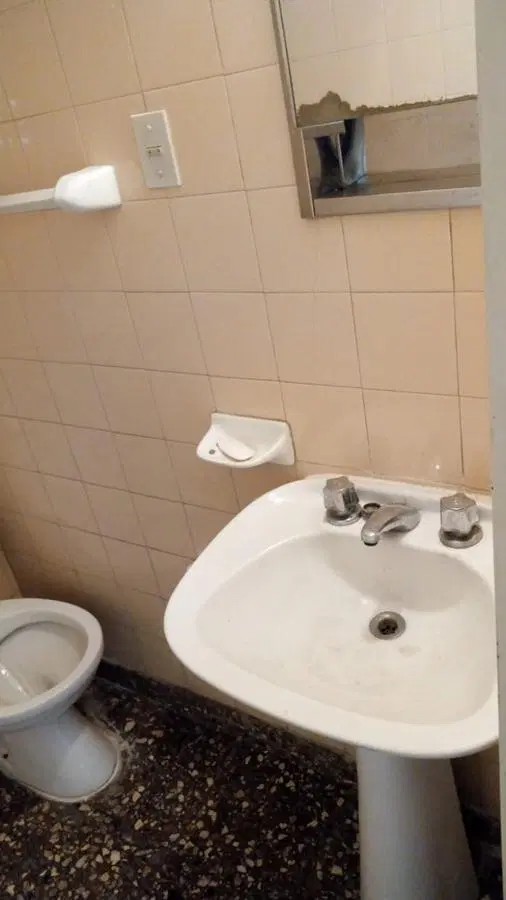 Local en venta - 1 baño kitchenette - 100 mts2 - La Plata 3