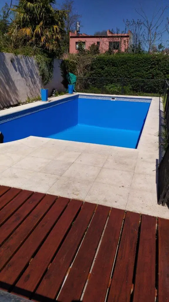 Casa en venta - 3 Dormitorios 3 Baños - 231mts2 - Lobos 2