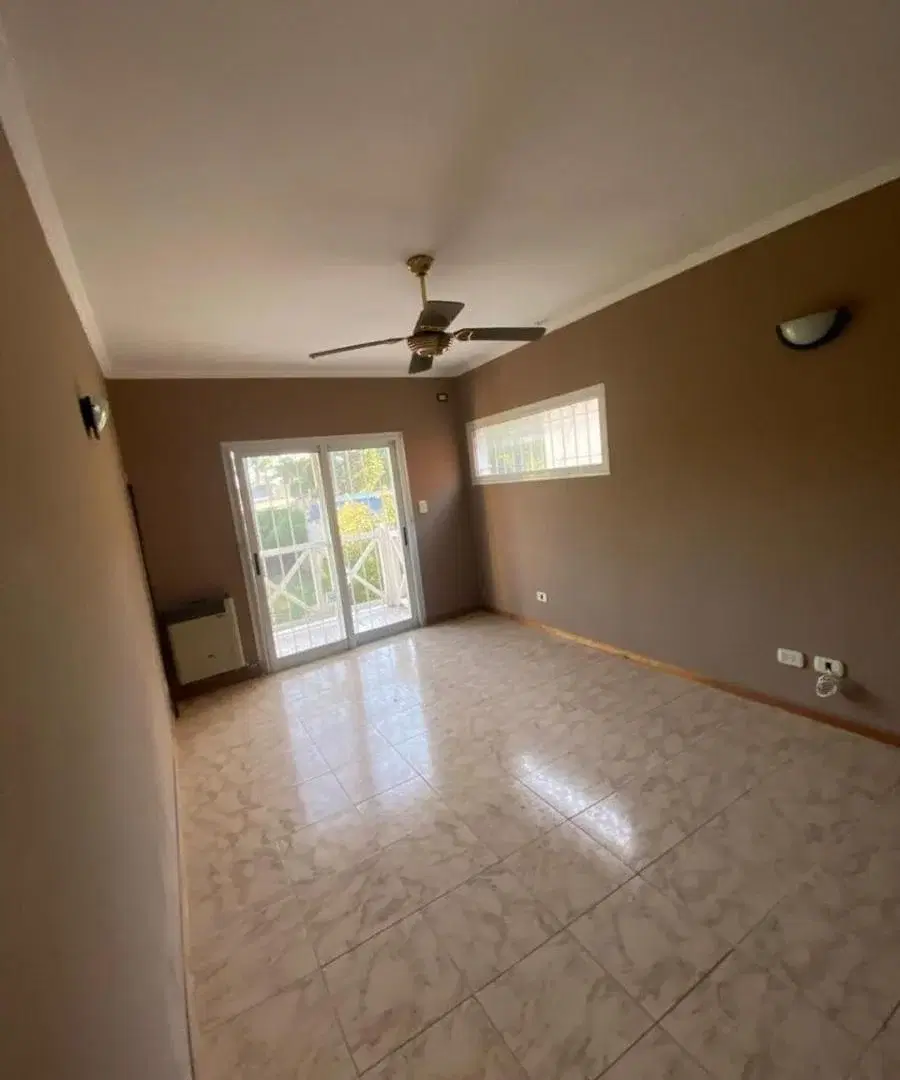 Casa en venta - 3 Dormitorios 3 Baños - 231mts2 - Lobos 3