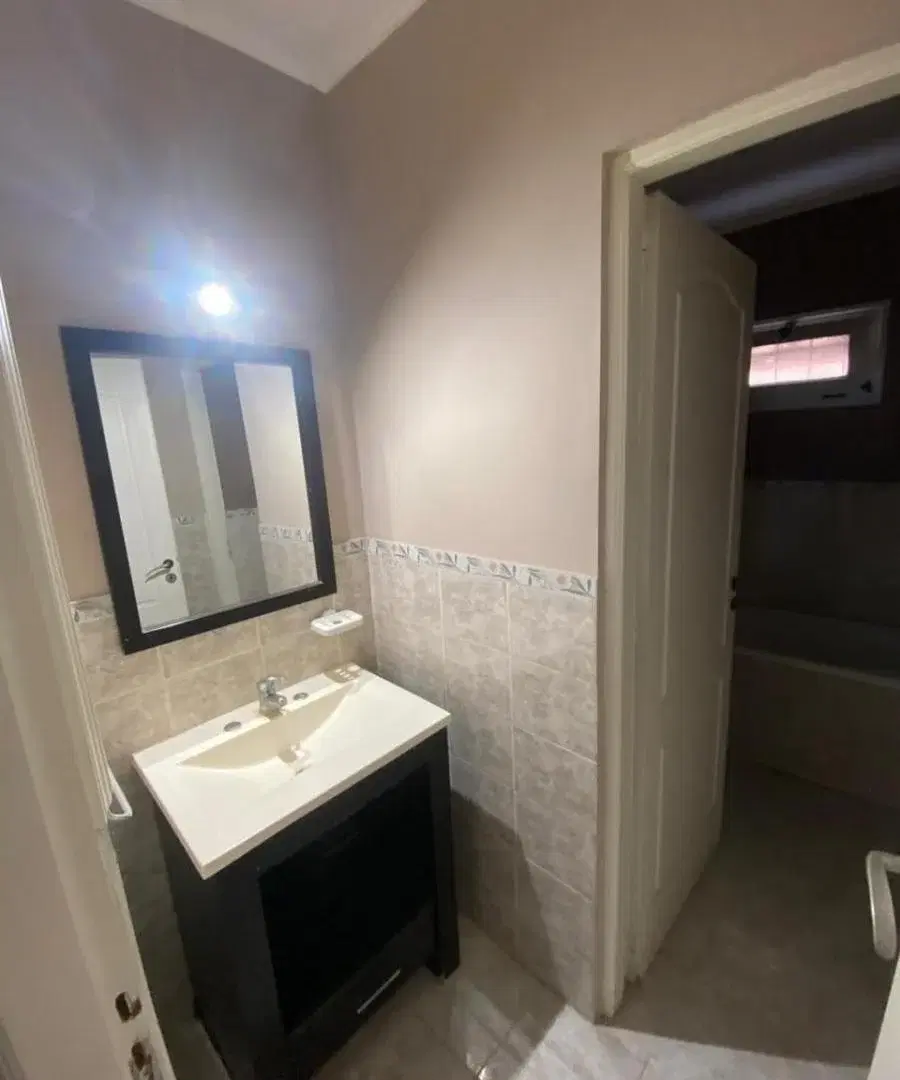 Casa en venta - 3 Dormitorios 3 Baños - 231mts2 - Lobos 5
