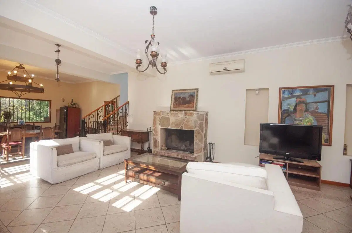 Casa en venta - 4 Dormitorios 5 Baños - Cocheras - 3.046Mts2 - City bell 4