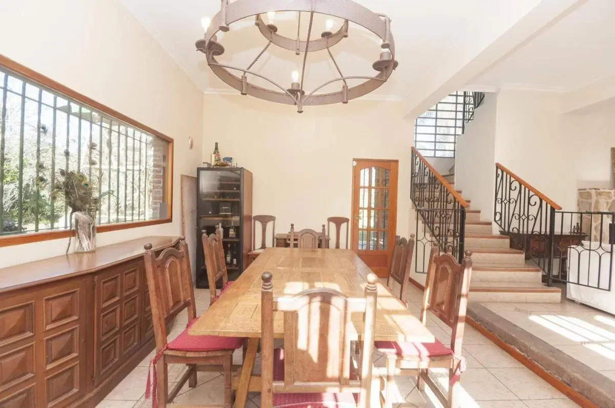 Casa en venta - 4 Dormitorios 5 Baños - Cocheras - 3.046Mts2 - City bell 3