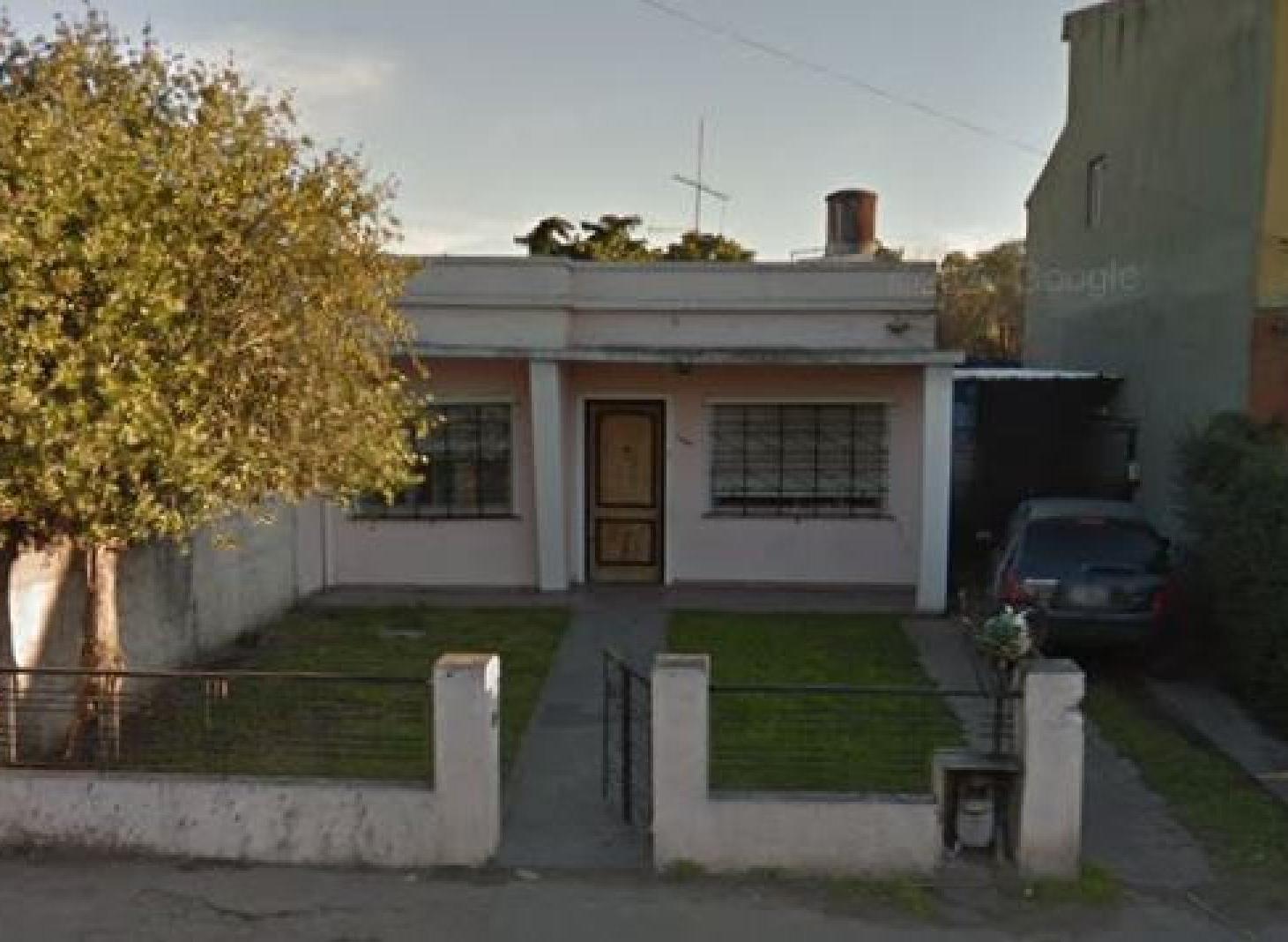 Casa en venta - 3 Dormitorios 2 Baños - Hurlingham