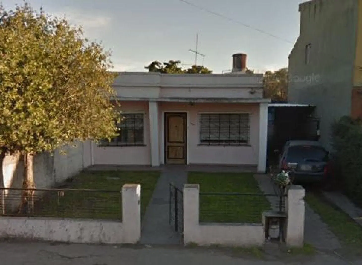 Casa en venta - 3 Dormitorios 2 Baños - Hurlingham 1