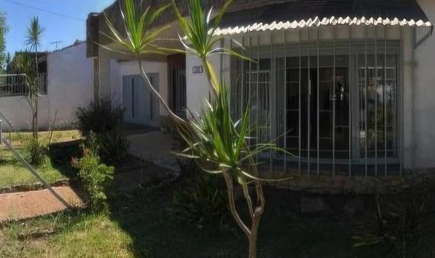 Casa en venta - 2 Dormitorios 2 Baños - Cochera - Haedo, Morón 8