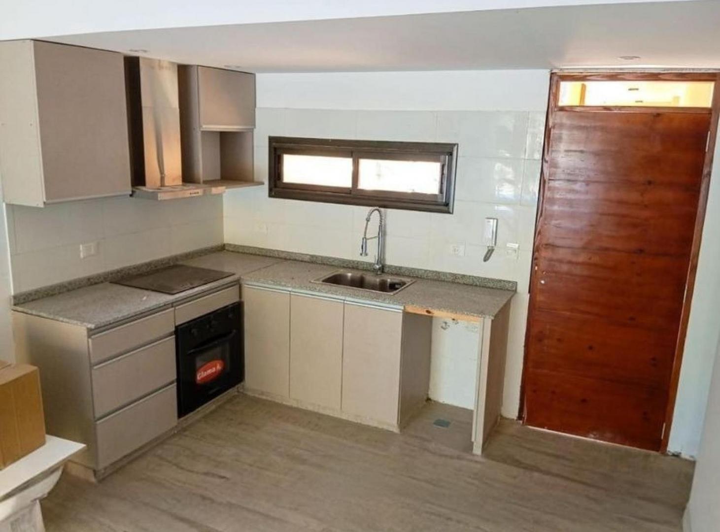 Foto de Departamento en venta - 2 Dormitorios 2 Baños - Villa Udaondo, imagen 2