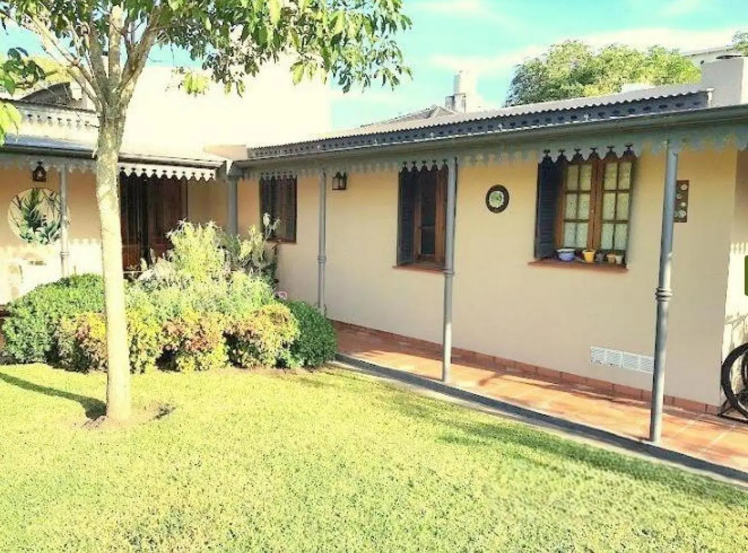 Casa en venta - 3 Dormitorios 2 Baños - Cochera - 625Mts2 - General Belgrano 2