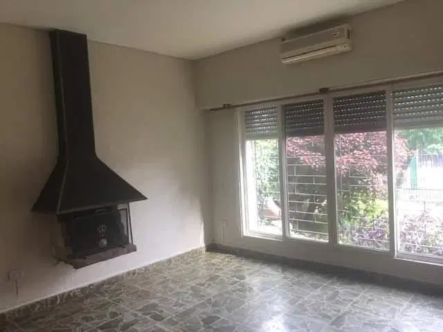 Casa en venta - 2 Dormitorios 2 Baños - Cochera - 383Mts2 - Ituzaingó 2