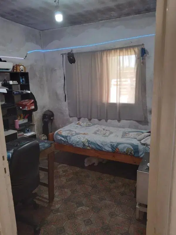 Casa en venta - 2 Dormitorios 1 Baño - Cochera - 350Mts2 - Almirante Brown 3
