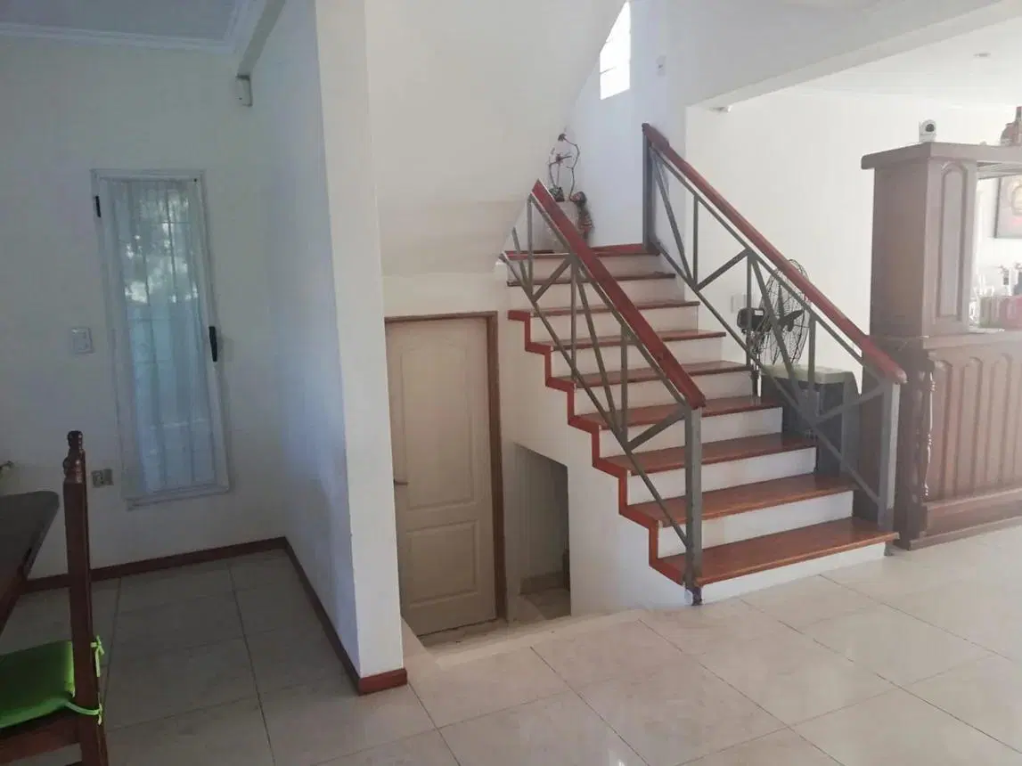 Casa en venta - 4 Dormitorios 3 Baños - Cochera - 2.200Mts2 - Florencio Varela 5