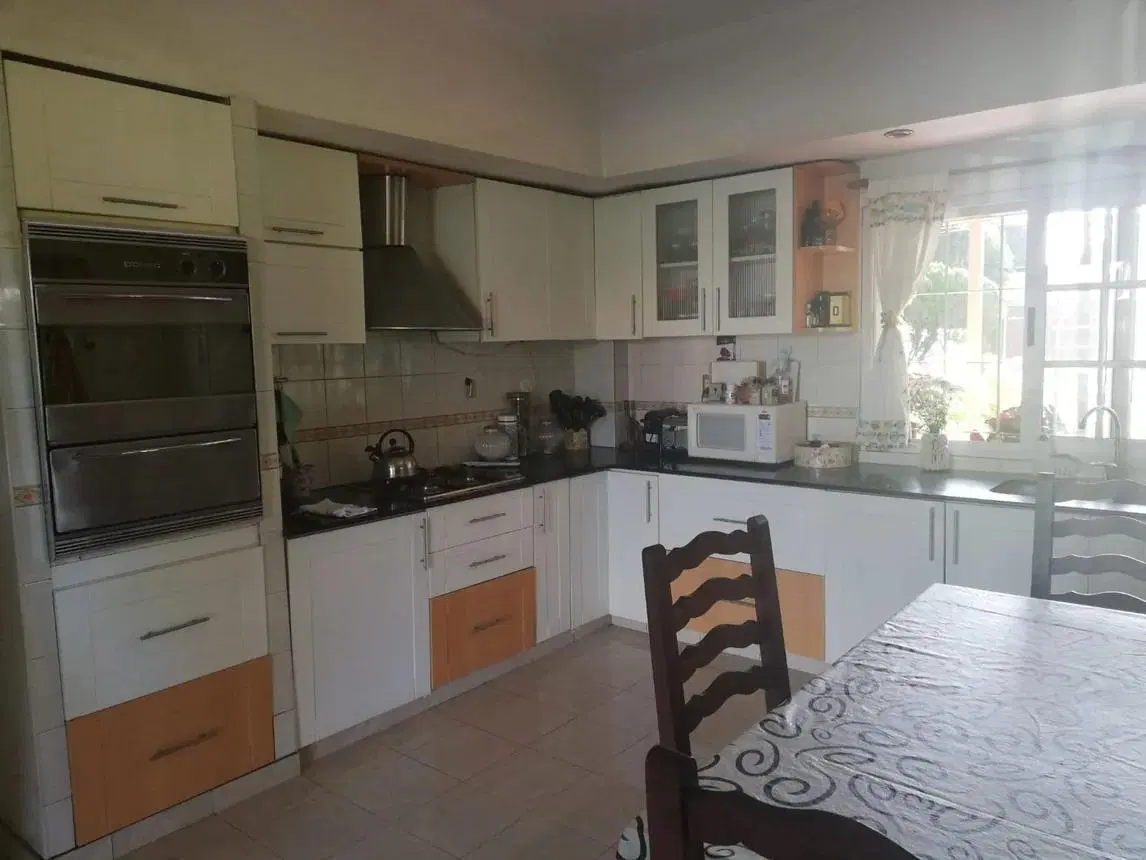 Casa en venta - 4 Dormitorios 3 Baños - Cochera - 2.200Mts2 - Florencio Varela 4