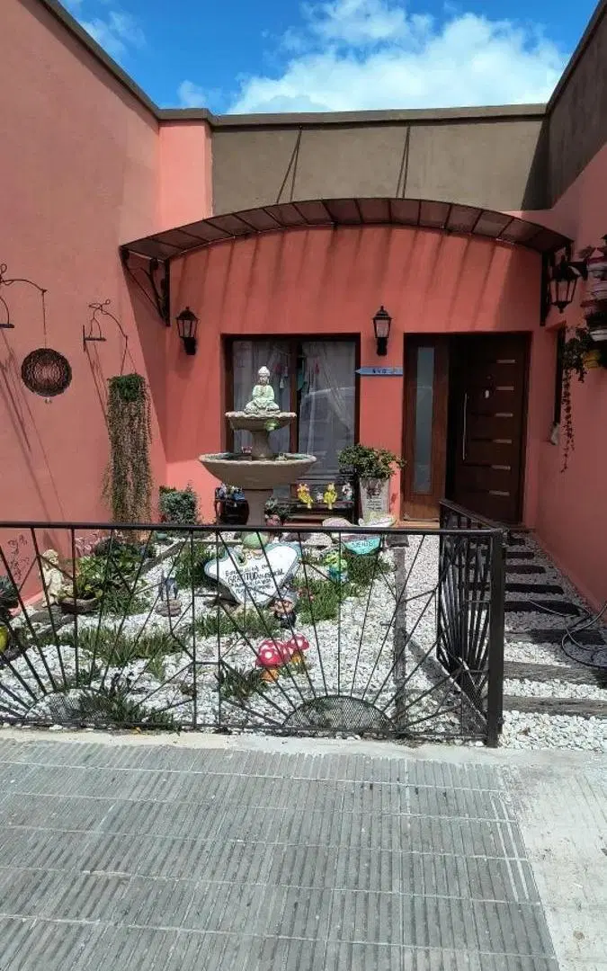 Casa en venta - 4 Dormitorios 2 Baños - Magdalena 5