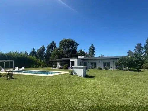 Casa en venta - 3 Dormitorios 2 Baños - 11.250Mts2 - San Miguel del Monte 1