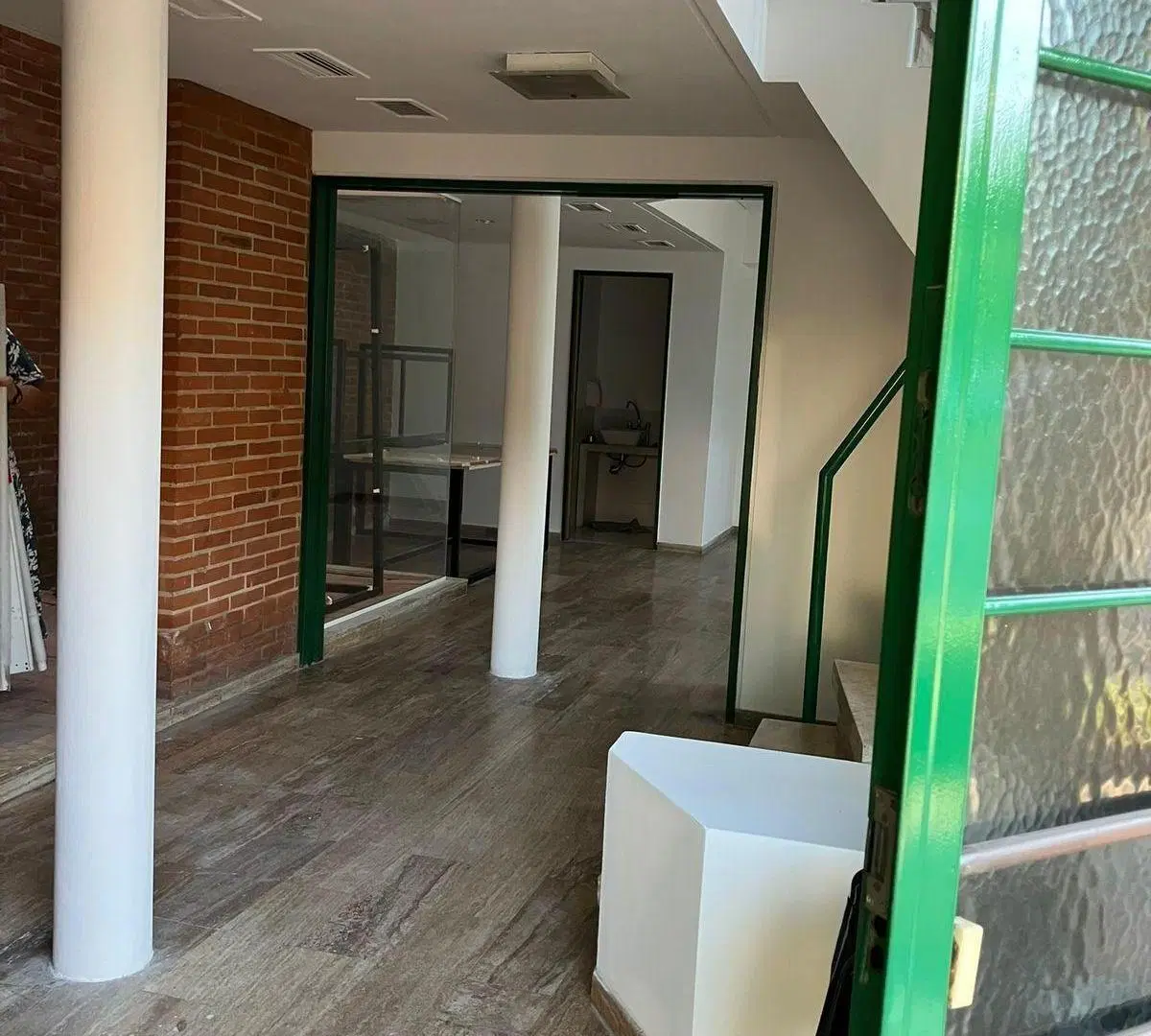 Oficina en alquiler - 2 Baños - San Isidro 2