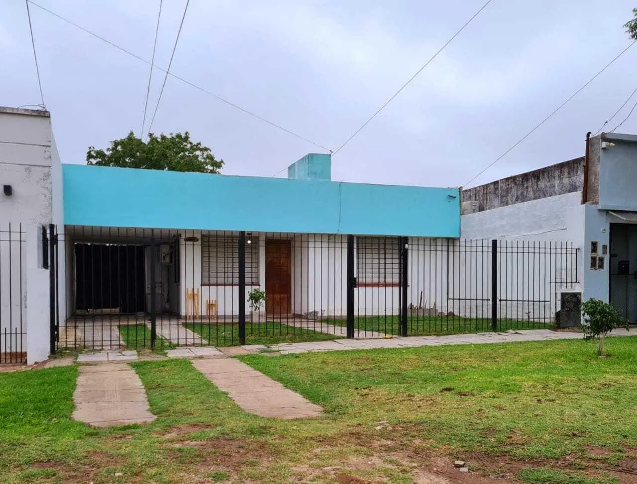 Casa en venta - 2 Dormitorios 2 Baños - Cochera - 430Mts2 - Quilmes 2