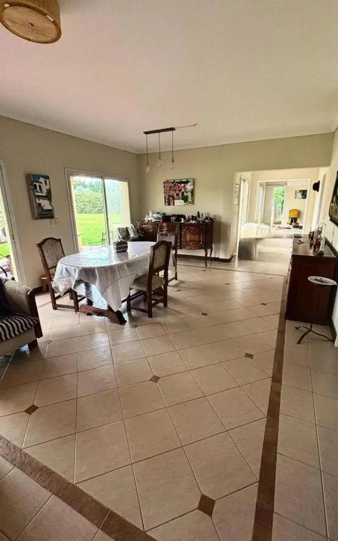 Casa en venta - 5 Dormitorios 4 Baños - Exaltación de la Cruz 2