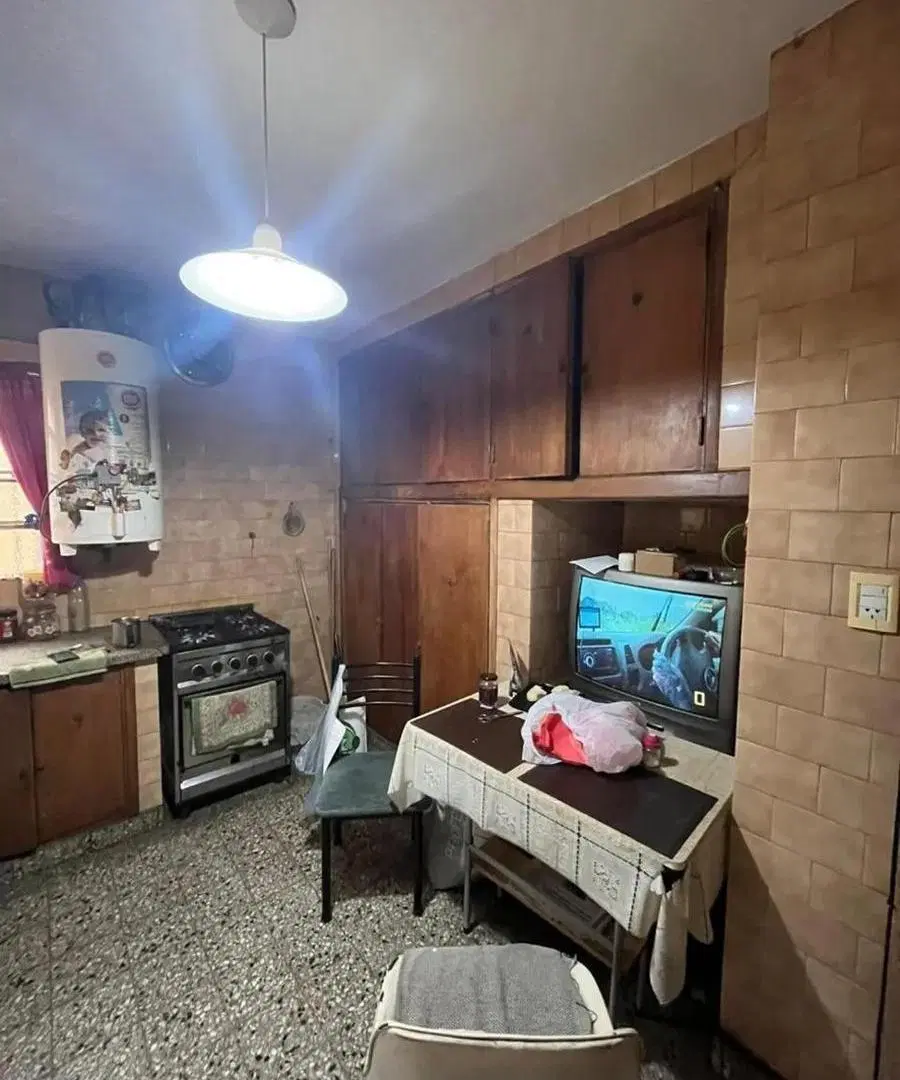 Casa en venta - 4 Dormitorios 2 Baños - Cochera - 210Mts2 - Ituzaingó 4