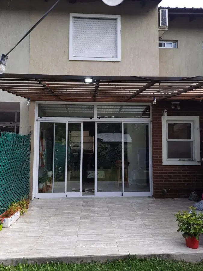 Duplex en venta - 2 dormitorios 2 baños - 1 cochera - 125 mts2 - City Bell 2