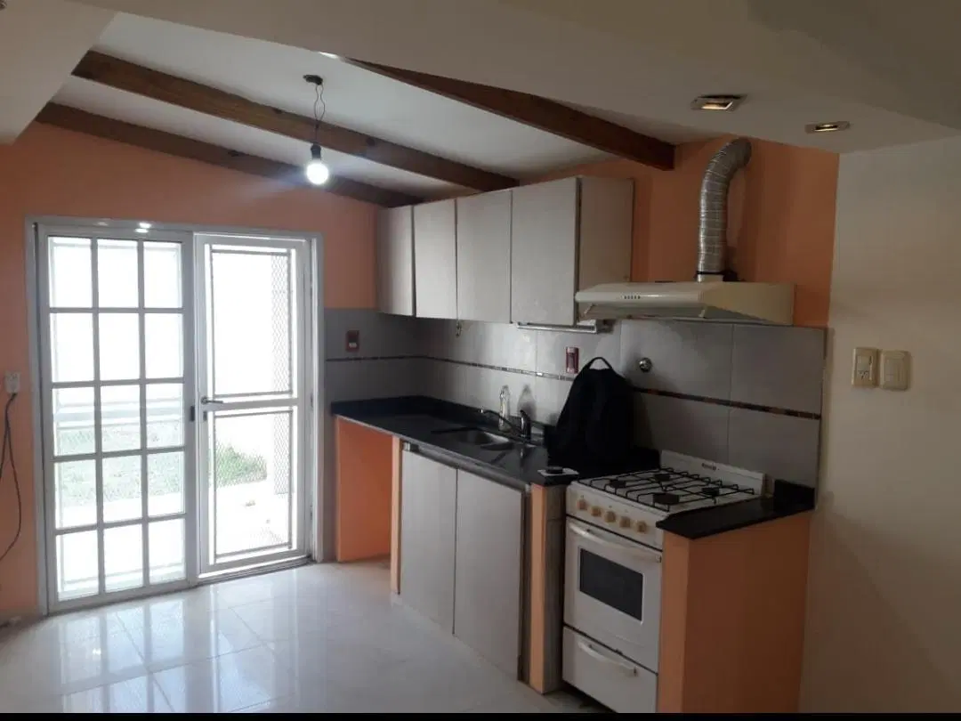 PH en venta - 1 Dormitorio 1 Baño - 80Mts2 - Caseros 3