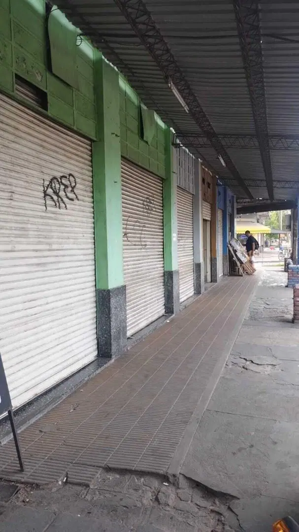 Locales Comerciales en venta - 332mts2 - Merlo 5