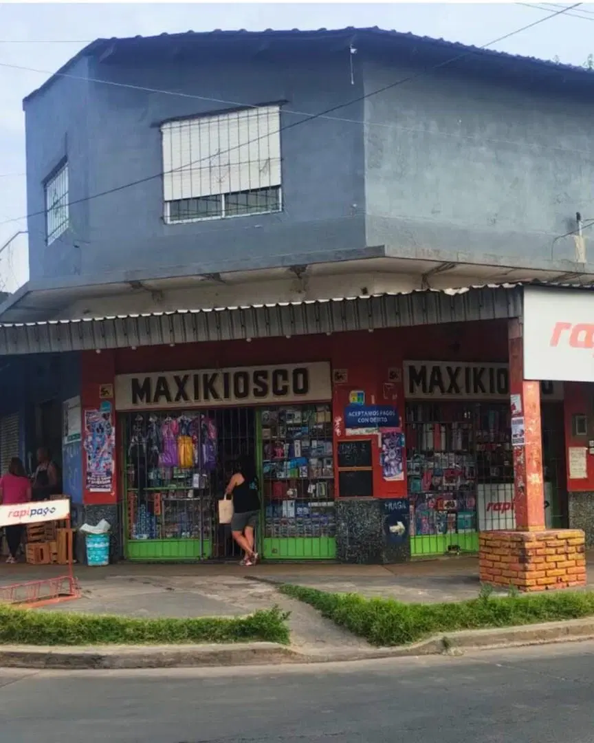 Locales Comerciales en venta - 332mts2 - Merlo 3