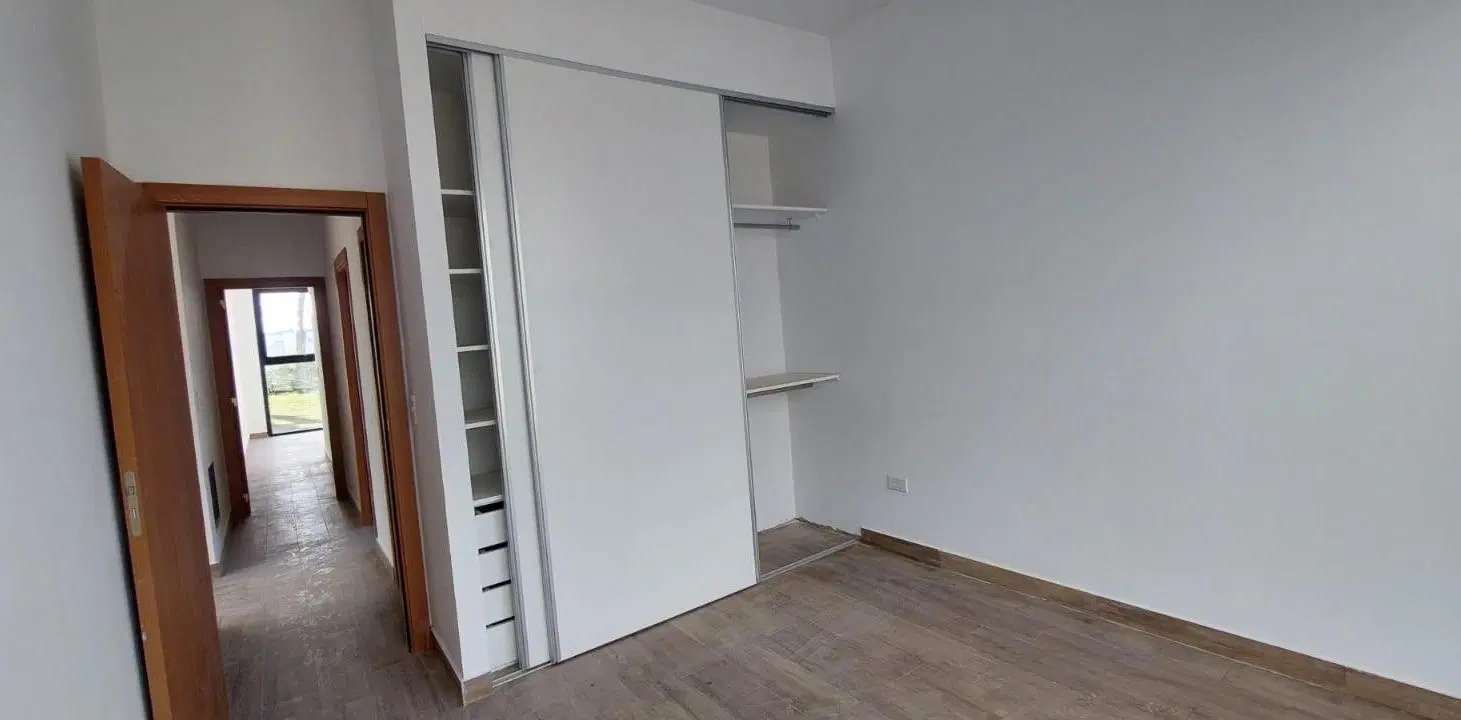 Casa en venta - 3 Dormitorios 2 Baños - Costa del Este 4