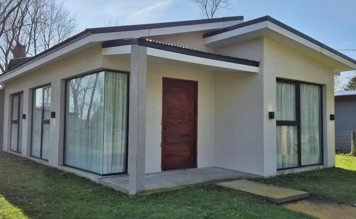 Casa en venta - 3 Dormitorios 2 Baños - Costa del Este 3
