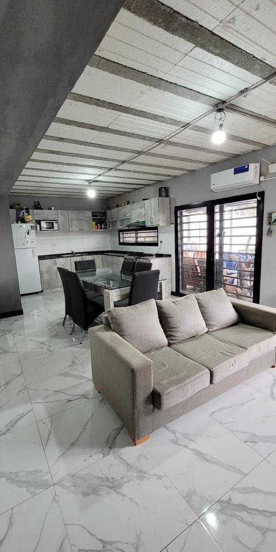 Foto de Casa en venta - 1 Dormitorio 1 Baño - Cochera - 330Mts2 - El Pato, imagen 5