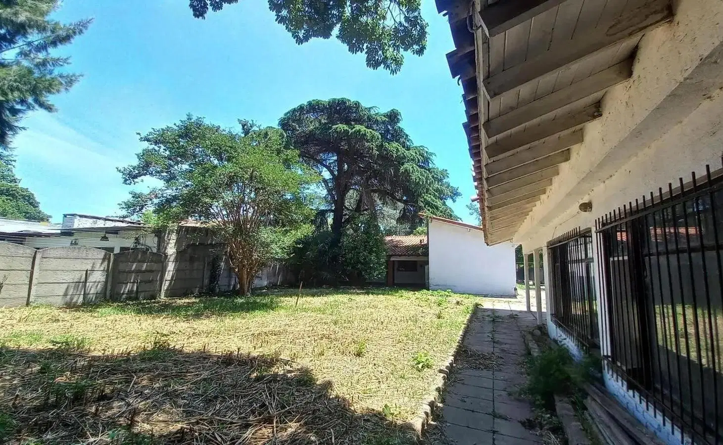 Casa en venta - 4 Dormitorios 1 Baño - Ministro Rivadavia 5