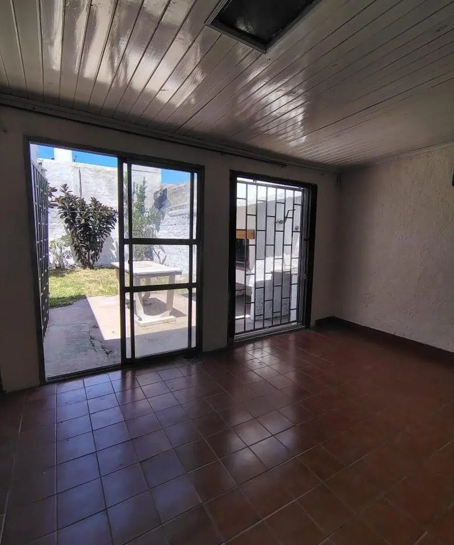 Casa en venta - 2 Dormitorios 1 Baño - 220Mts2 - Río Cuarto 3