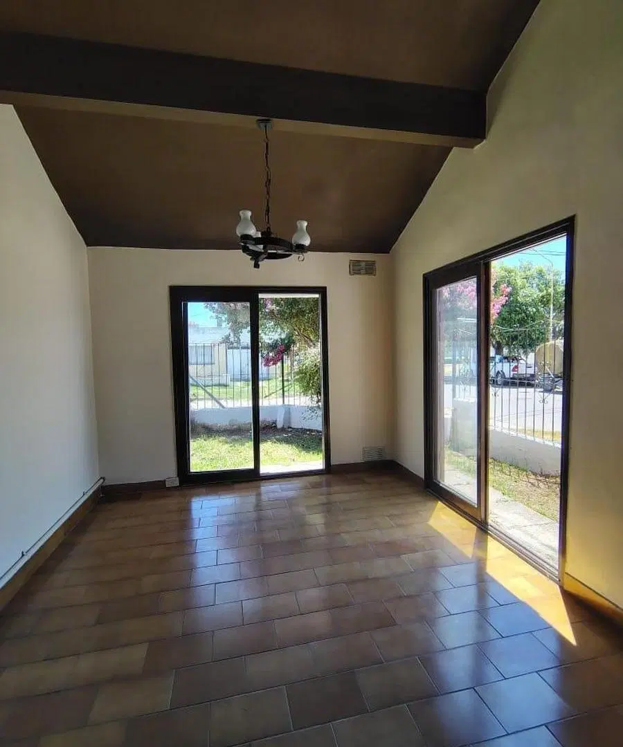 Casa en venta - 2 Dormitorios 1 Baño - 220Mts2 - Río Cuarto 5