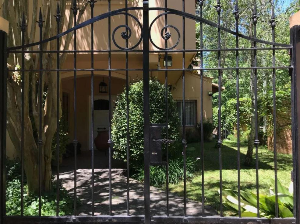 Casa VENTA 4 dormitorios -4 baños -590mts2 totales- Ranelagh