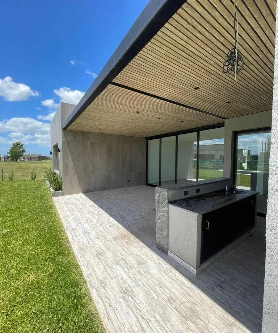 Casa en venta - 3 Dormitorios 4 Baños - Cocheras - 216,50Mts2 - El Naudir, Escobar 8