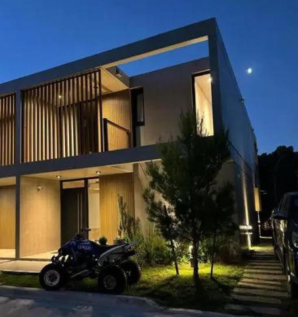 Casa en venta - 3 Dormitorios 3 Baños - Cochera - Pinamar 1