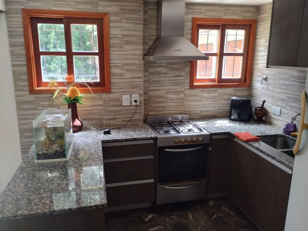 Casa en venta - 3 Dormitorios 2 Baños - Cocheras - 270Mts2 - Mar del Plata 4