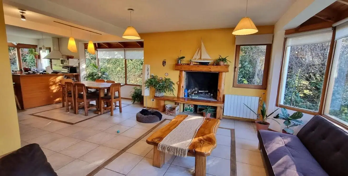 Casa en venta - 4 Dormitorios 2 Baños - Cochera - 1.008Mts2 - San Carlos de Bariloche 3