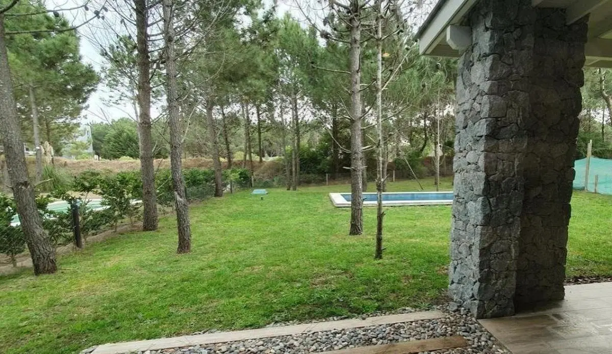 Casa en venta - 4 Dormitorios 2 Baños - 900Mts2 - Pinamar 5