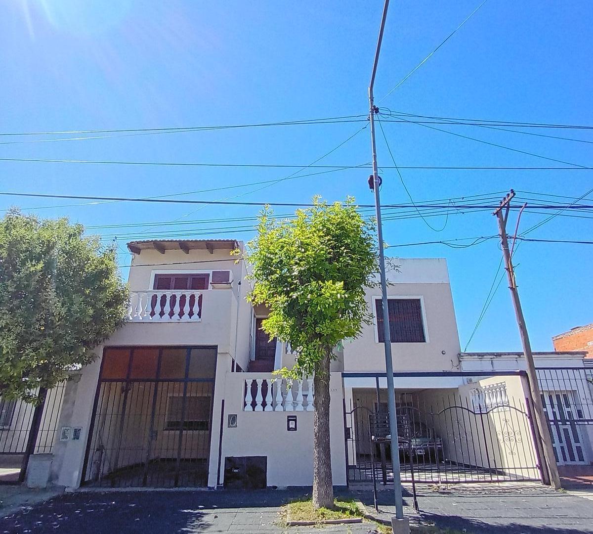 Casa en venta - 4 Dormitorios 2 Baños - San Nicolás de los Arroyos
