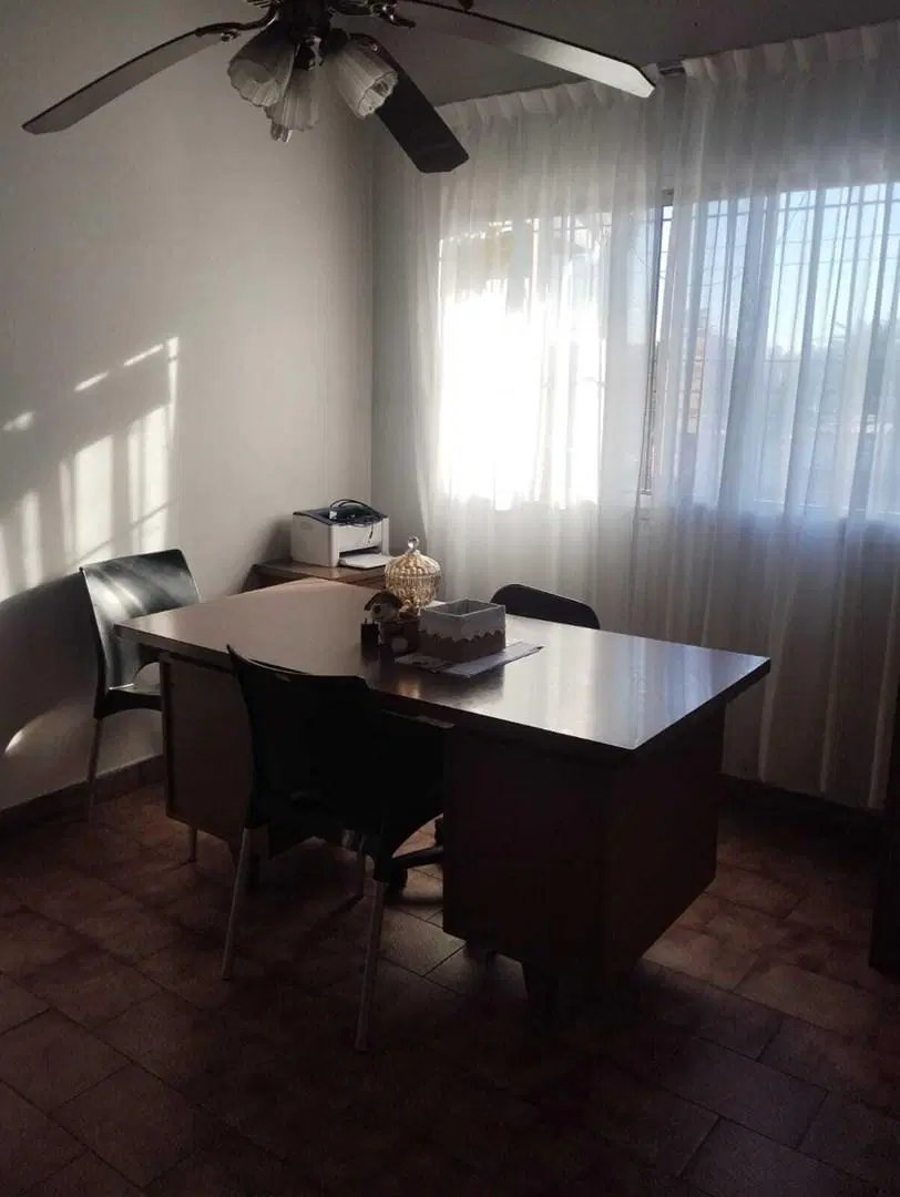 Casa en venta - 4 Dormitorios 3 Baños - Castelar 5