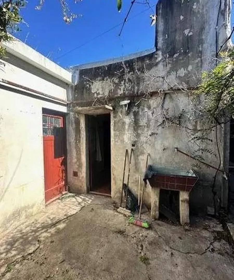Casa en venta - 3 Dormitorios 1 Baño - Cochera - 206Mts2 - Villa de Mayo 5