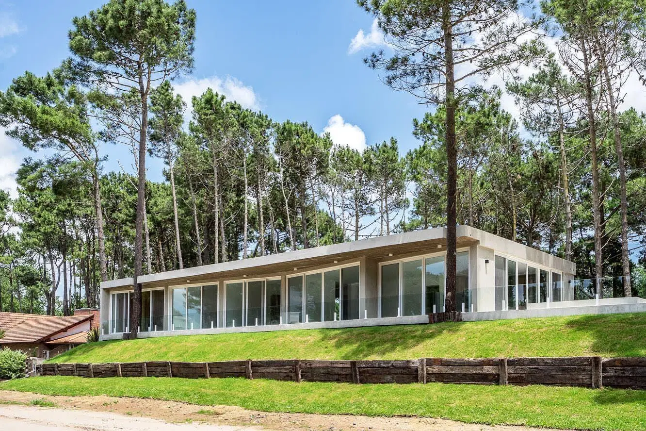 Casa en venta - 4 Dormitorios 3 Baños - Cochera - 1.300Mts2 - Golf Norte, Pinamar 2